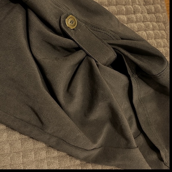 Under armour youth medium shorts / capris lightweight pants in dark grey - Picture 6 of 6